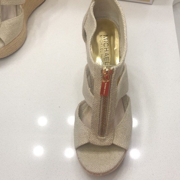 Michael Kors Damita Wedge in natural fabric - size 6 - Picture 9 of 13